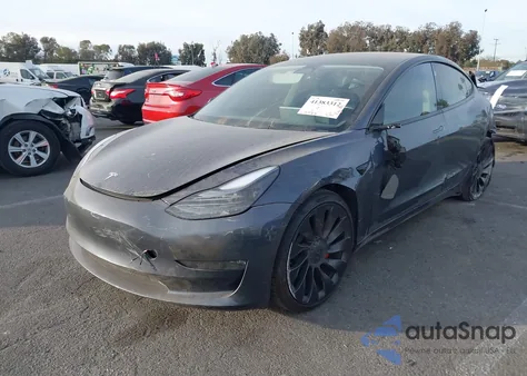 2023 Tesla Model 3 z USA, uszkodzony, nr VIN 5YJ3E1ECXPF620115